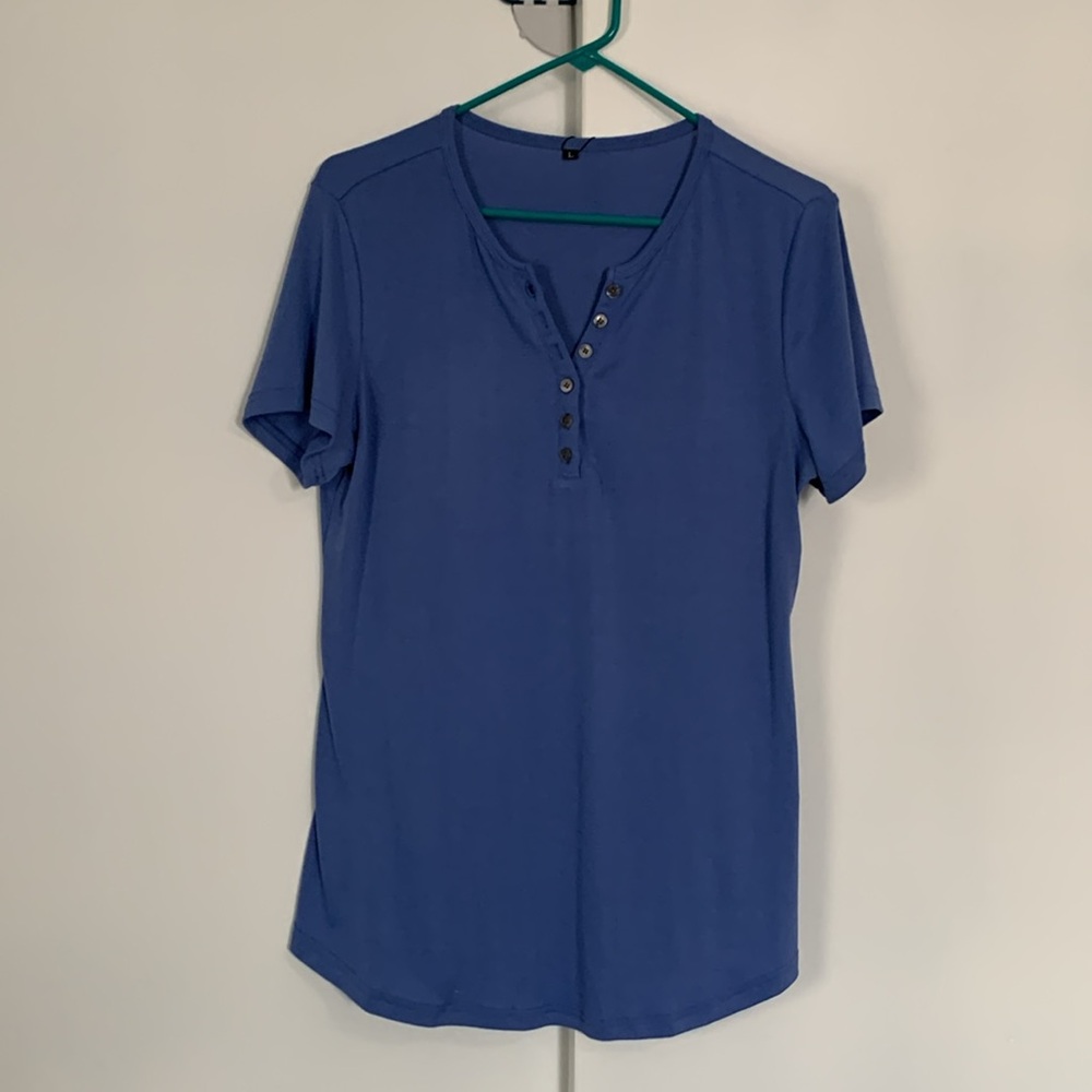 Women’s short sleeve shirt